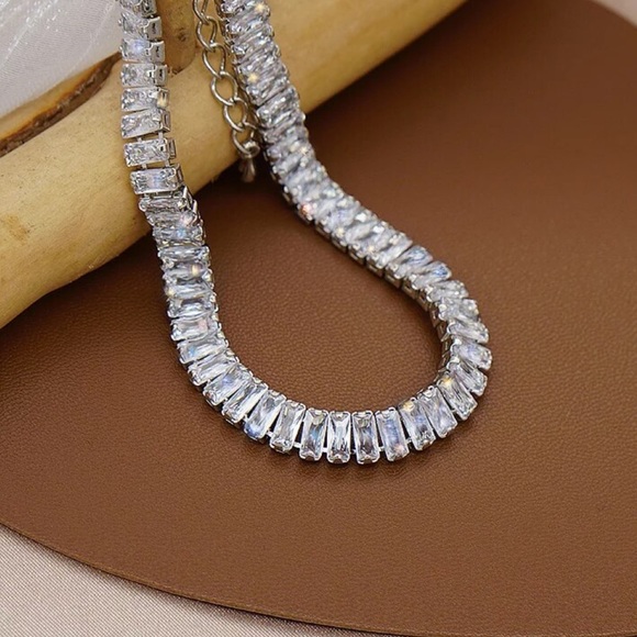 18K WHITE GOLD DIAMOND CHOKER NECKLACE - Picture 4 of 5